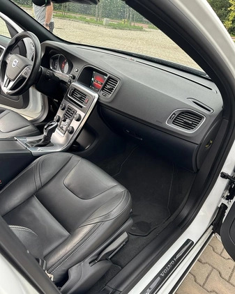 Volvo V60 cena 59800 przebieg: 182000, rok produkcji 2016 z Płock małe 781